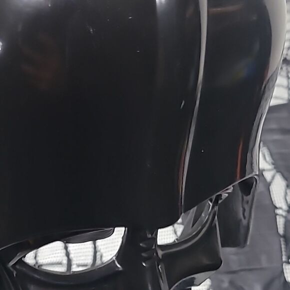 Darth Vader Mask & Gloves - Picture 2 of 3